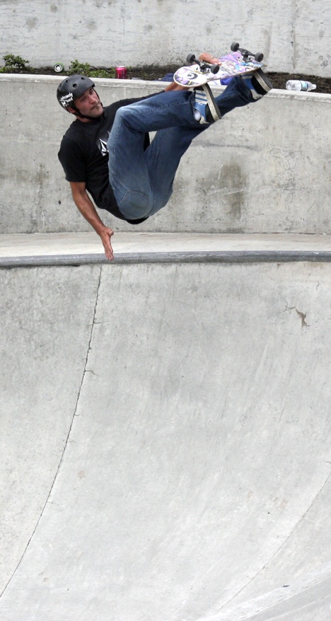 Jeremy Kaynor of West Seattle puts on a show Friday during the Sammamish skate competition