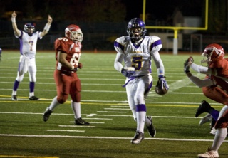 Grant Gellatly of Issaquah jogs into the end zone for 6 points