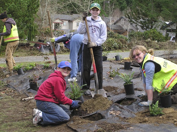 Members of the Troop 682 Den 6 Webelos worked with EarthCorps in late 2010 to construct Klahanie’s native garden.