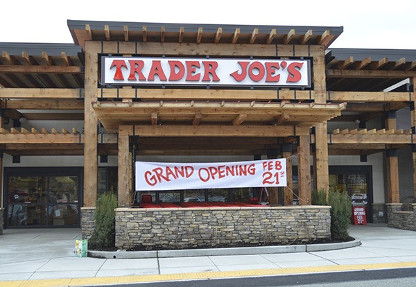 The outside of the new Sammamish Trader Joe's.