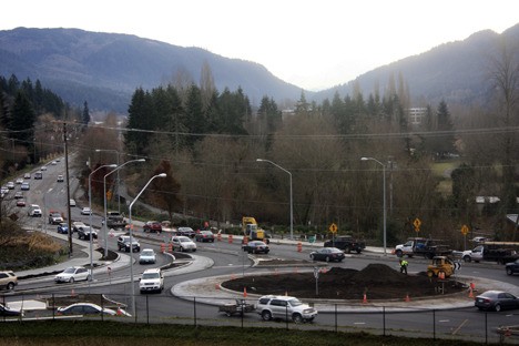 Motorists should plan for the complete closure of the roundabout at the intersection of East Lake Sammamish Parkway and SE 43rd Way