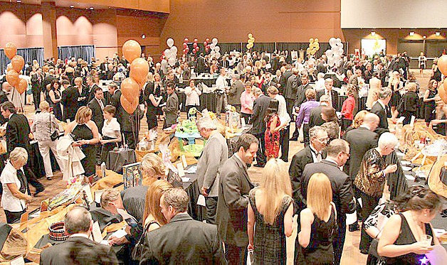 Hundreds attend the Eastside Domestic Violence Program dinner and auction in Bellevue on May 14.