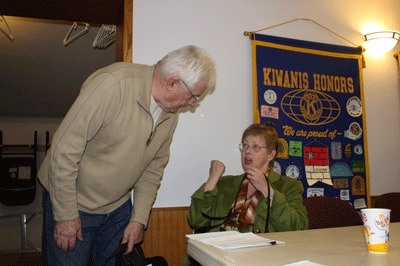 Former Kiwanis of Issaquah President Gil Drynan speaks with Issaquah Mayor Ava Frisinger during her visit to the club on Wednesday.