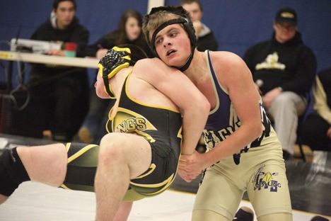 Issaquah’s Taylor Evans (152) pinned Cody Peterson of Inglemoor in the third round