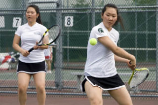 Skyline sisters Meg and Millie Reinhardsen took third place at the KingCo 3A tournament on Monday.