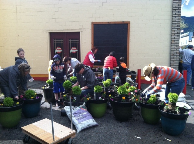 via downtownissaquah.com Volunteers work on planting during Keep Issaquah Beautiful Day.