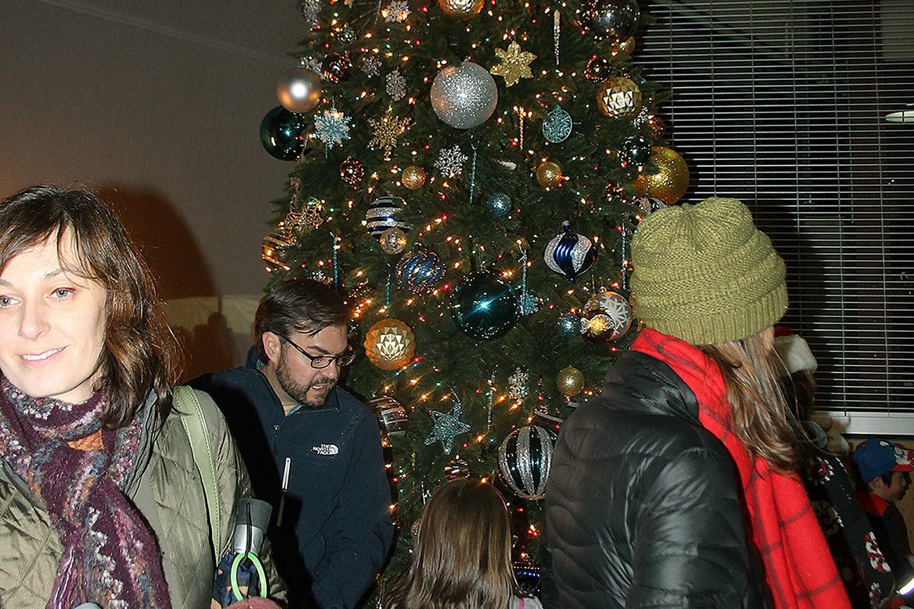 Residents usher in holiday cheer at ‘Very Merry Sammamish’ | Photos