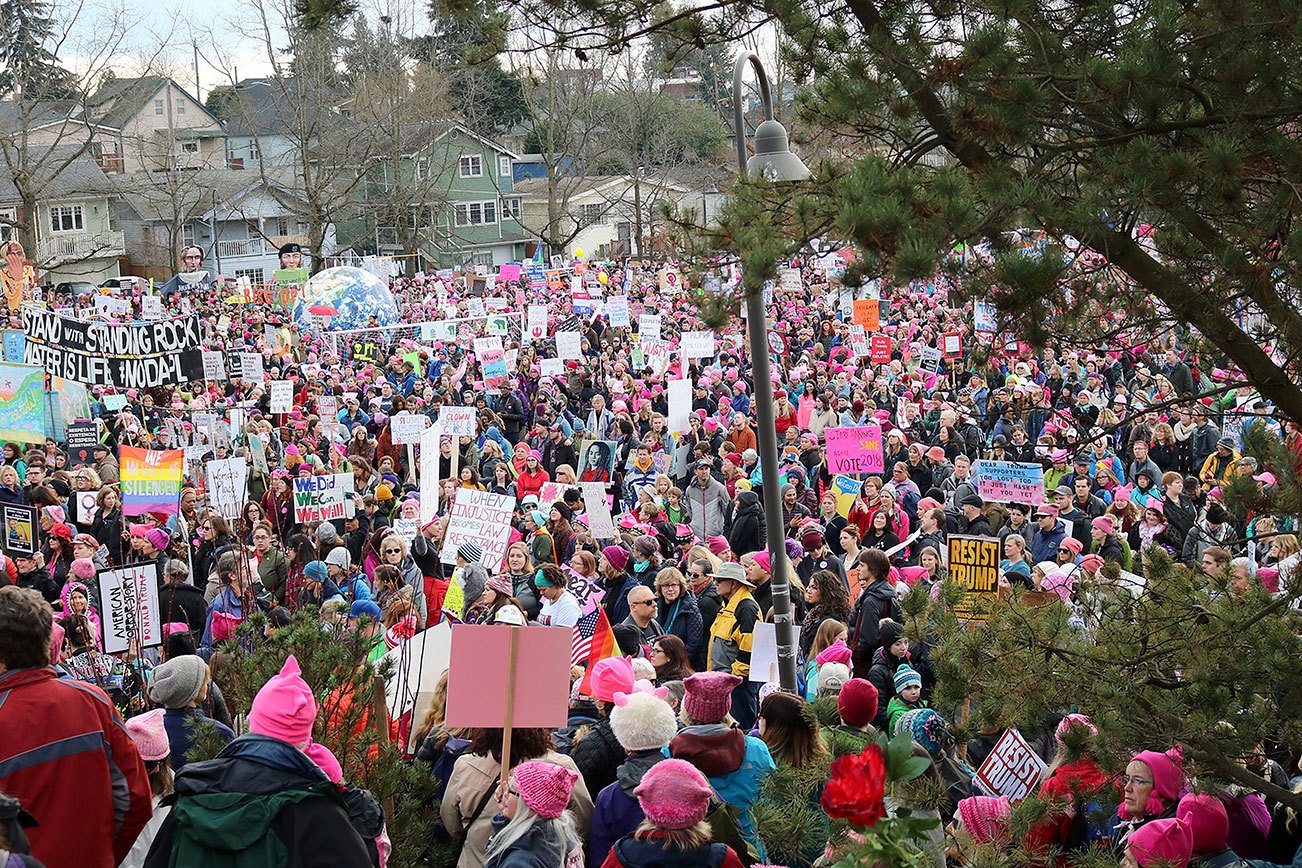 Issaquah mothers, daughters among 200,000 marchers at Seattle Women’s March