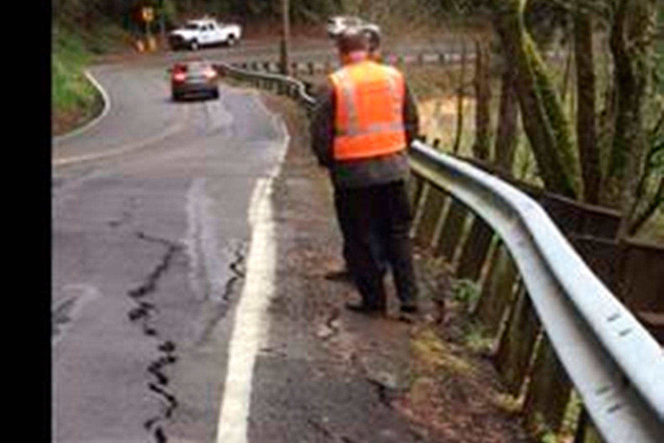 City of Sammamish closes Snake Hill Road due to cracks and soil issues
