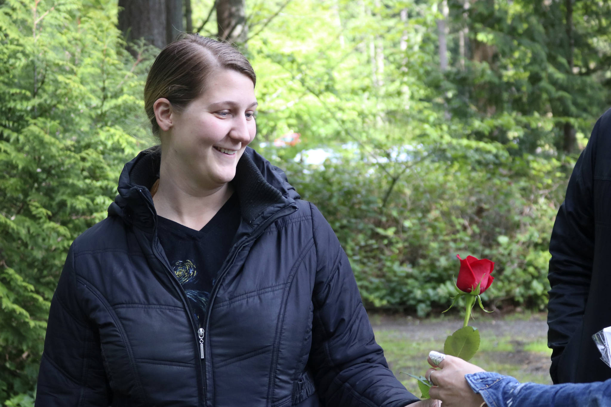 Sammamish woman aims to hand out roses to strangers every day for a year