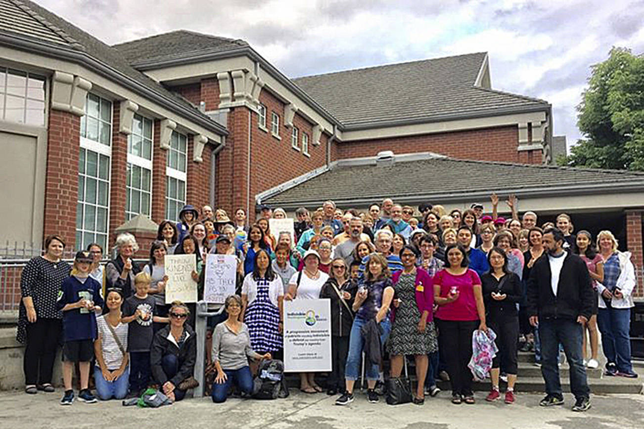 Issaquah, Sammamish residents pay tribute to Charlottesville victims