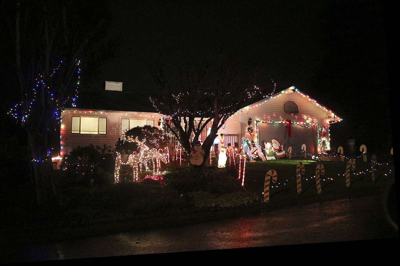 Dazzling lights spark Christmas spirit in Issaquah and Sammamish