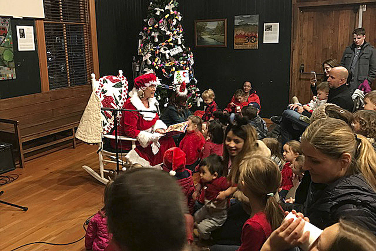 Caroling at Historic Train Depot | Photos