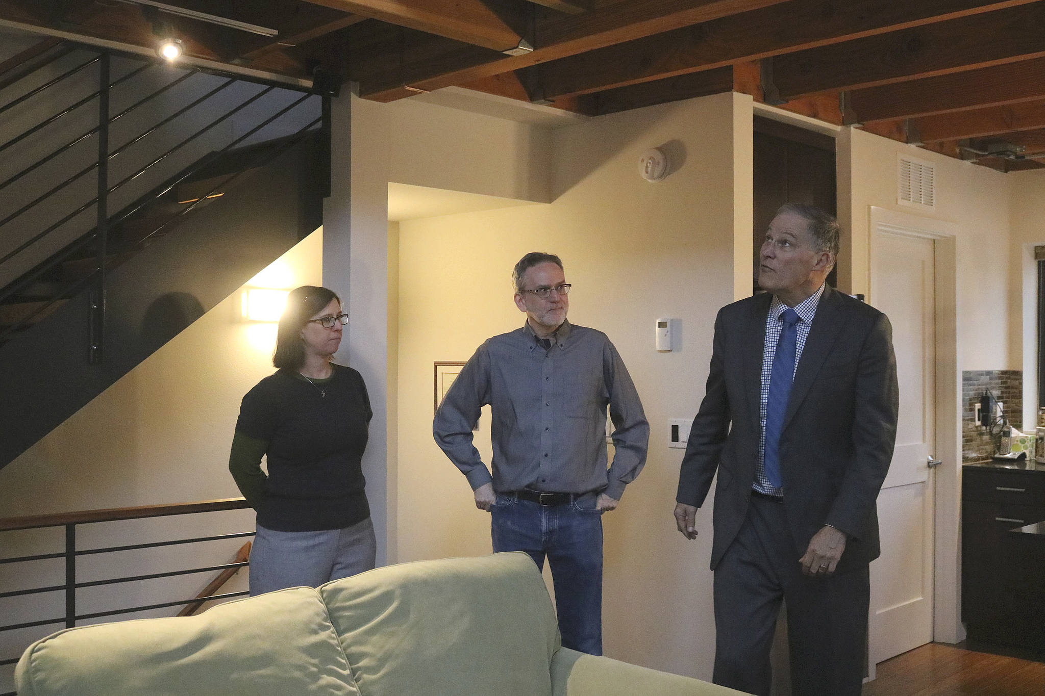 Inslee admires the energy-efficient home. Nicole Jennings/staff photo