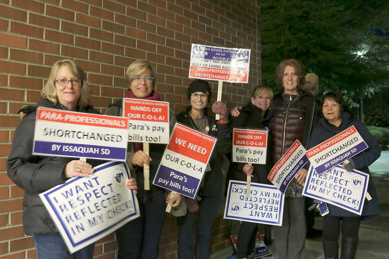 Public School Employees union members ask Issaquah School District to honor contract