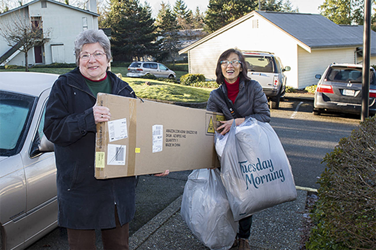 Founder of Everyone for Veterans, Theresa Cheng helps Alice Richard deliver a mattress to a veteran family in Federal Way as part of the Wingman Project in Dec. 2018. Photo Courtesy of Everyone for Veterans.