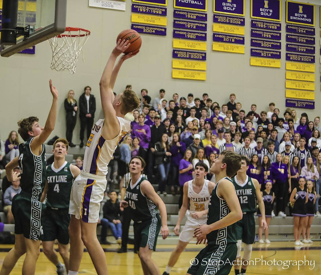 Issaquah forward Danny Howe (22) scored 17 points in the Eagles’ 70-61 loss to Skyline on Dec. 13. Photo courtesy of Don Borin/Stop Action Photography