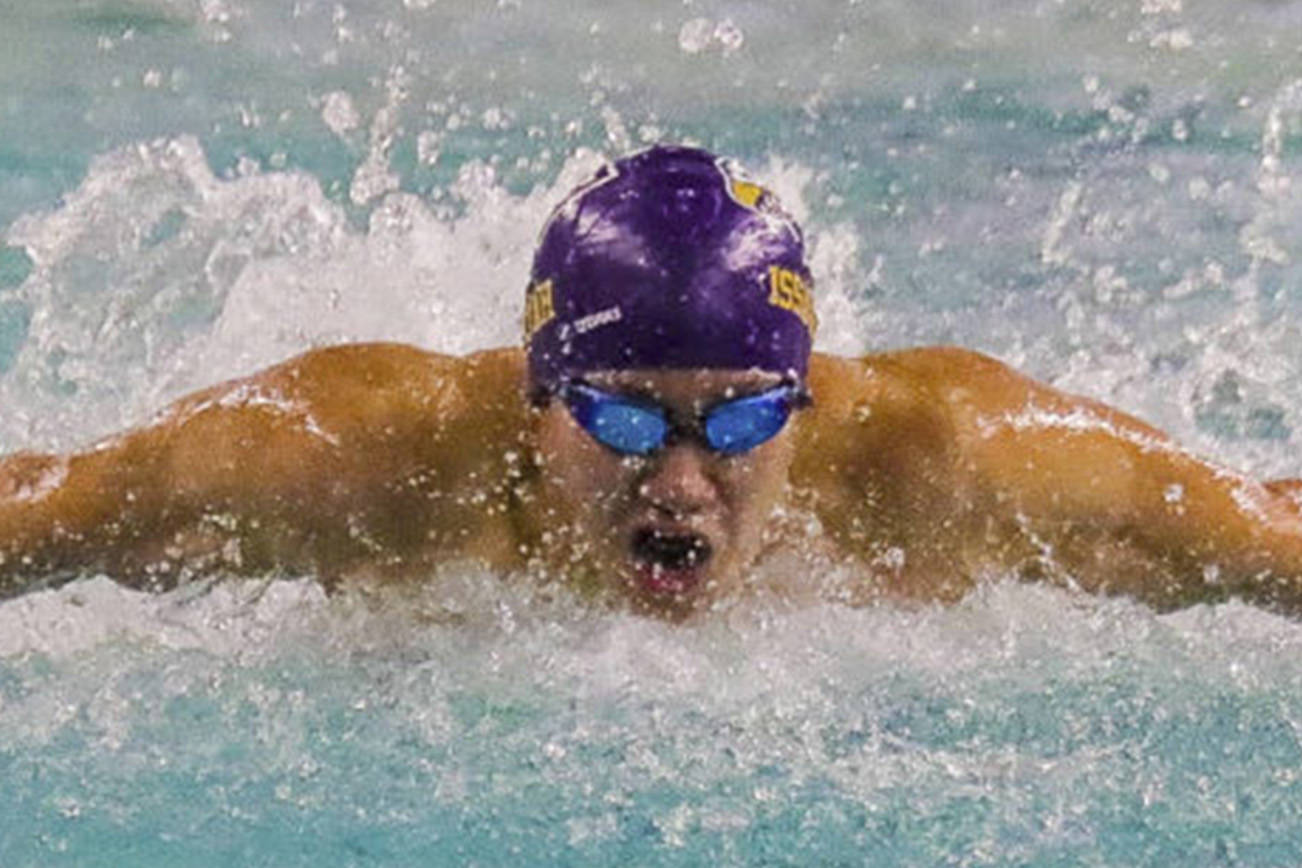 Issaquah relay teams qualify for state