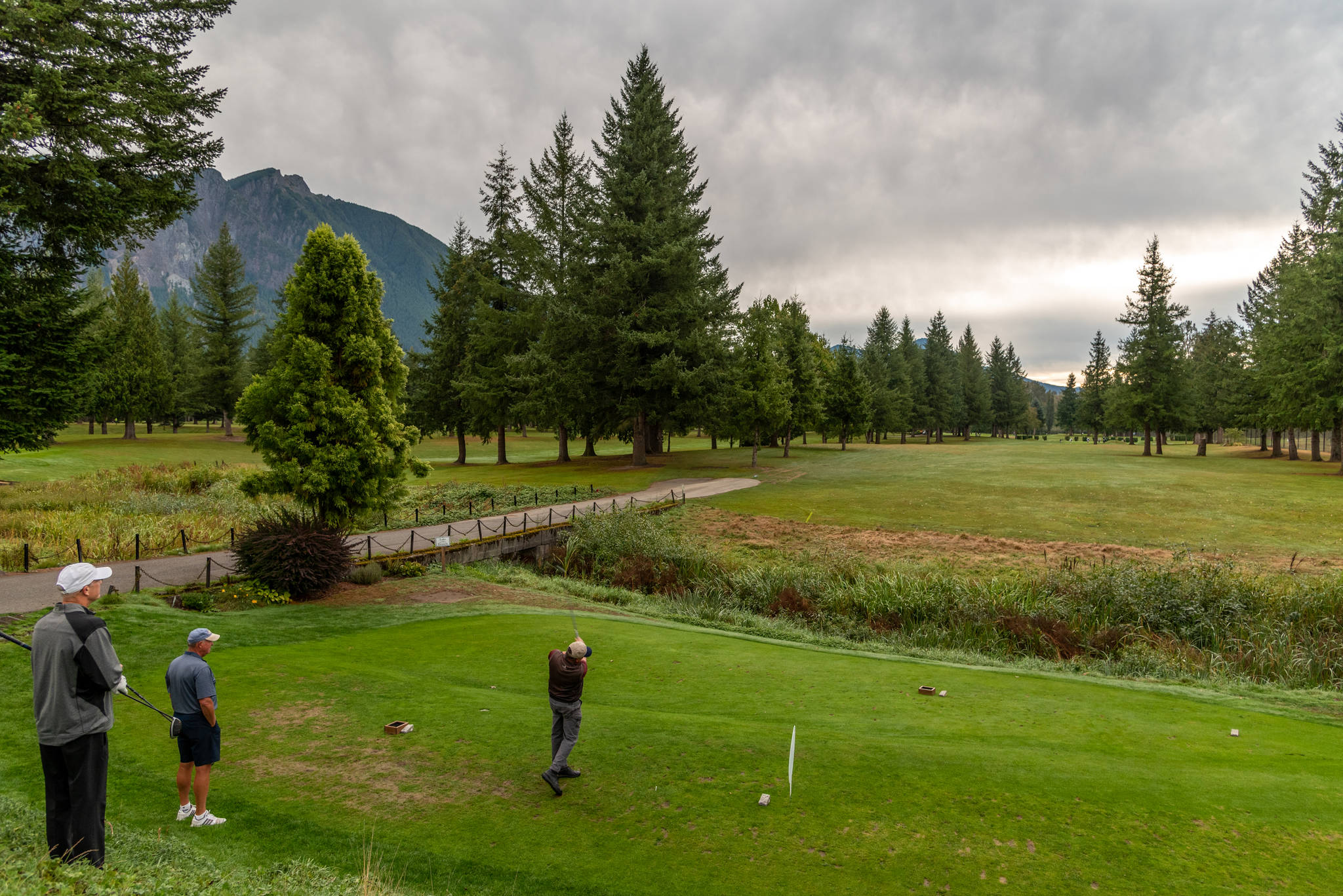 Golfer tees-off at previous Salmon Open Tournament (photo courtesy of Issaquah Chamber of Commerce)