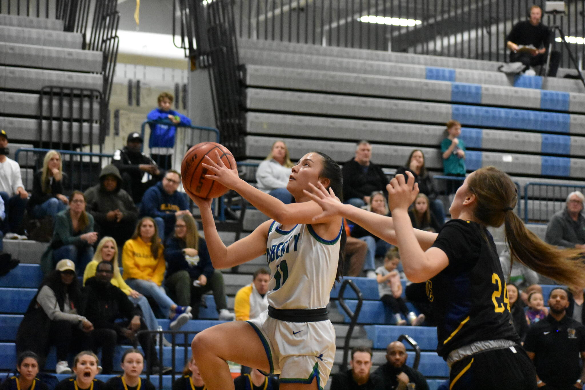 Senior Annabelle Le goes up for a layup against Bellevue. Ben Ray / The Reporter