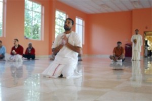 Veda Narayana Dasa prays for the victims of the civil war in Sri Lanka