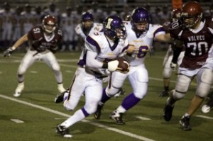 Grant Gellatly cradles the ball with a large cast on his right hand