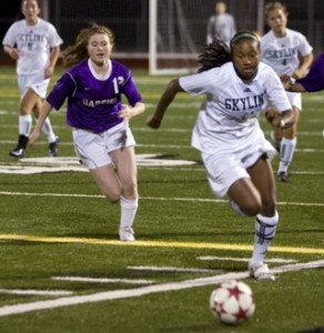 Skyline’s Kiara Williams beats Garfield’s Allison Steinberg down the sideline. Williams picked up a key assist in the 59th minute