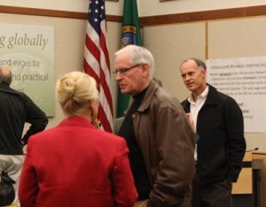 Sens. Fred Jarrett (center) and Rodney Tom (left)