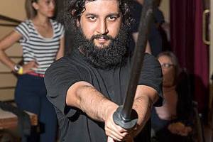 Sword-fighting workshop with actor Adrian Paul comes to Issaquah