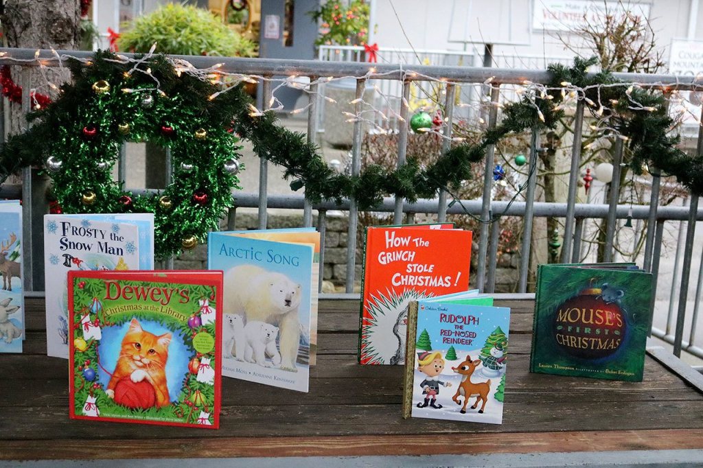 At the Story Time Theater, Santa&rsquo;s elves read festive favorites to children every hour. Nicole Jennings/staff photo