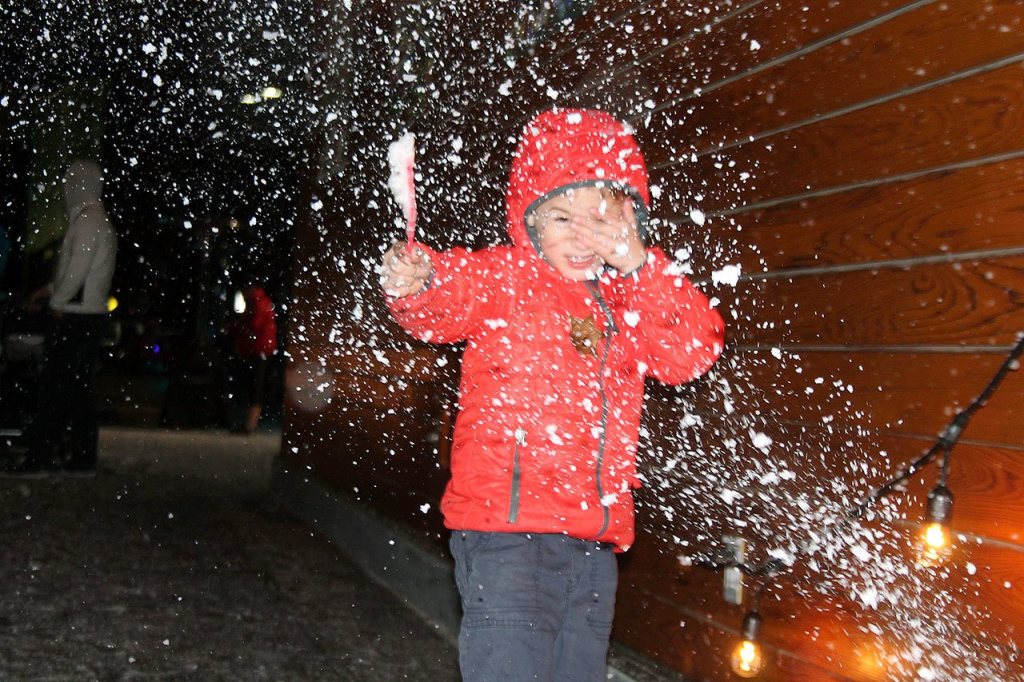 Residents usher in holiday cheer at ‘Very Merry Sammamish’ | Photos