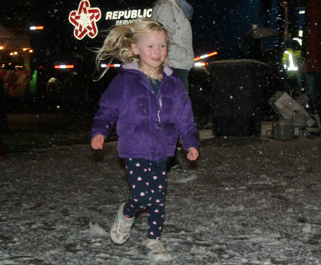 Residents usher in holiday cheer at ‘Very Merry Sammamish’ | Photos
