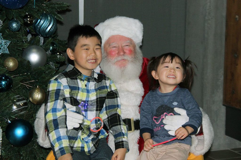 Residents usher in holiday cheer at ‘Very Merry Sammamish’ | Photos