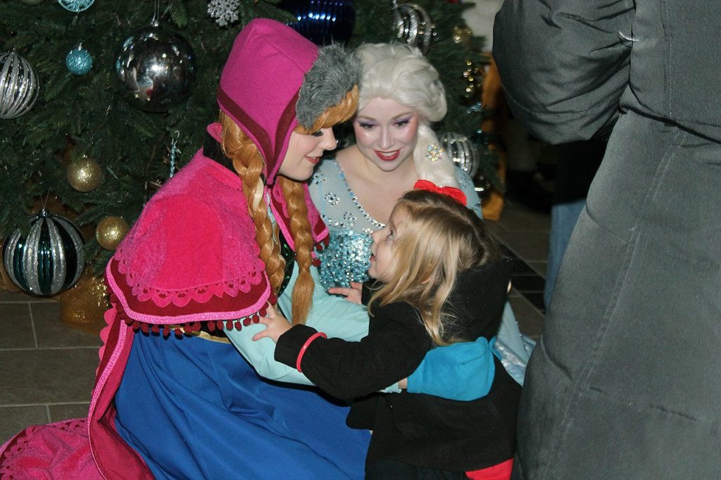 Residents usher in holiday cheer at ‘Very Merry Sammamish’ | Photos