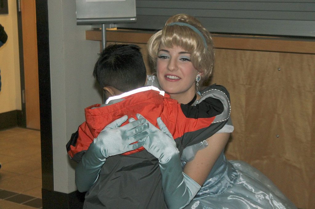 Residents usher in holiday cheer at ‘Very Merry Sammamish’ | Photos