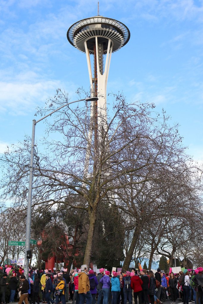 Issaquah mothers, daughters among 200,000 marchers at Seattle Women’s March