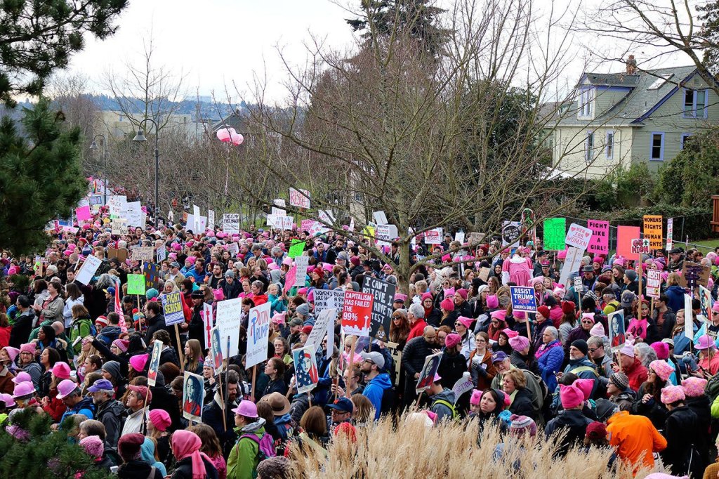 Issaquah mothers, daughters among 200,000 marchers at Seattle Women’s March