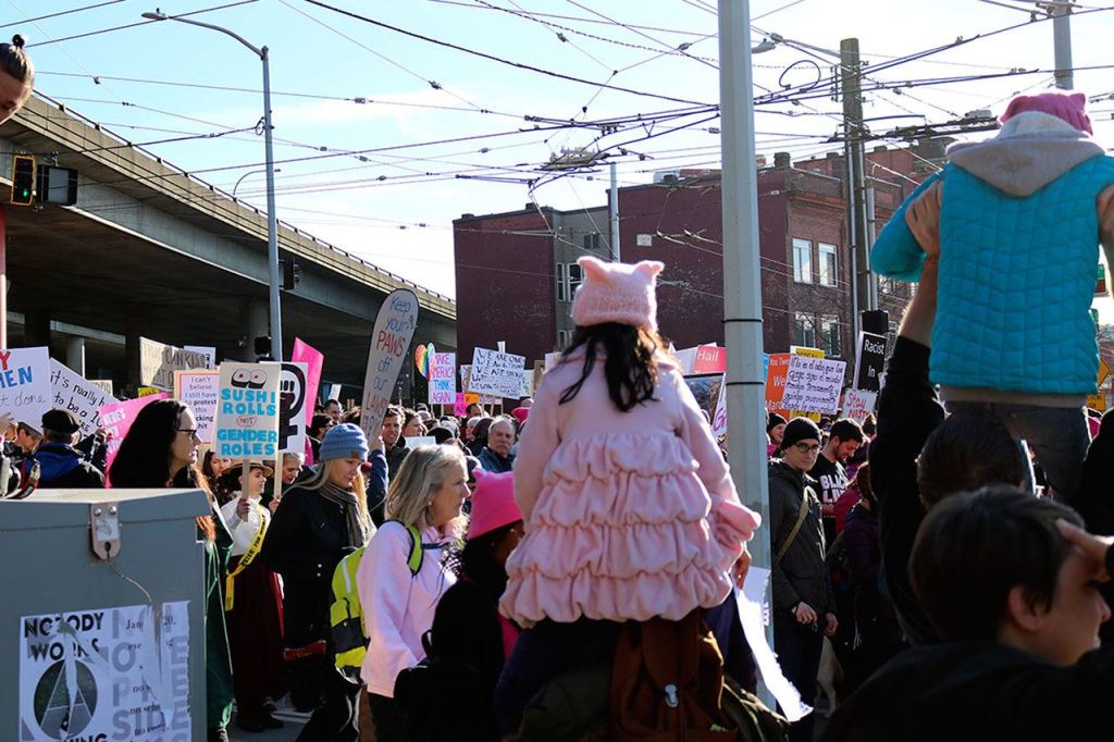 Issaquah mothers, daughters among 200,000 marchers at Seattle Women’s March