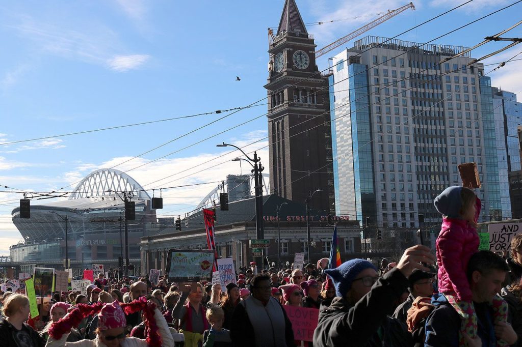 Issaquah mothers, daughters among 200,000 marchers at Seattle Women’s March