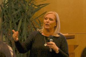 Cyber expert warns parents about cyberbullying, online sexual predators at Sammamish event