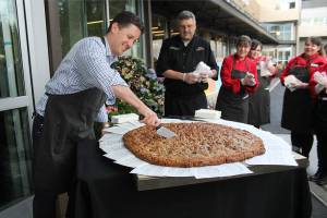 Hundreds turn out for Metropolitan Market opening in Sammamish