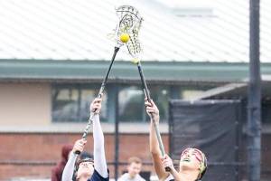 Issaquah defeats Eastside Catholic in girls lacrosse matchup
