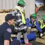 Community Emergency Response Team class learns to rescue disaster victims