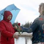 Sammamish woman aims to hand out roses to strangers every day for a year