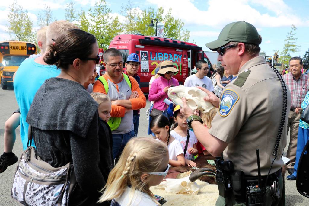 Thousands dig the rigs at Sammamish event