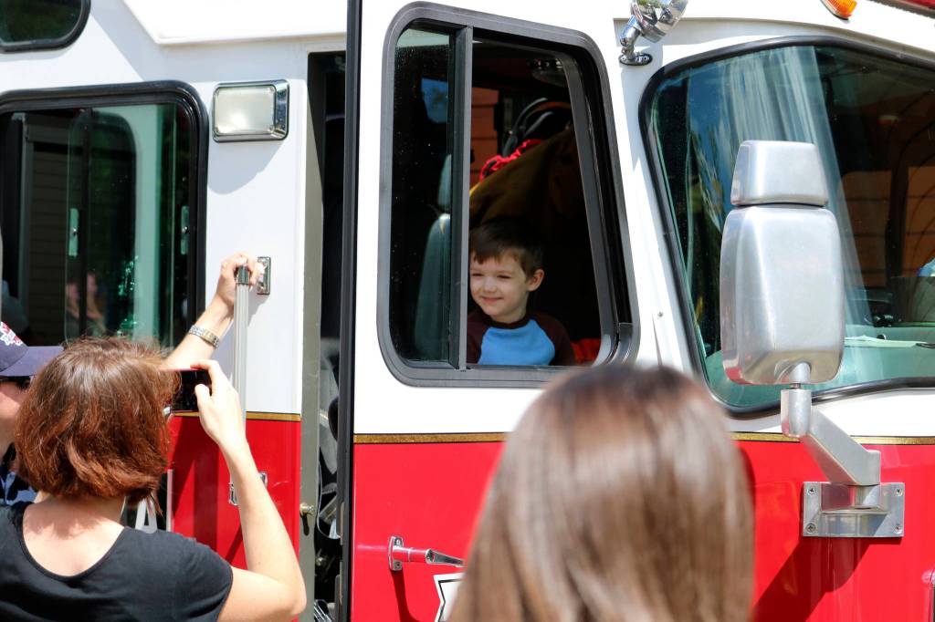 Thousands dig the rigs at Sammamish event