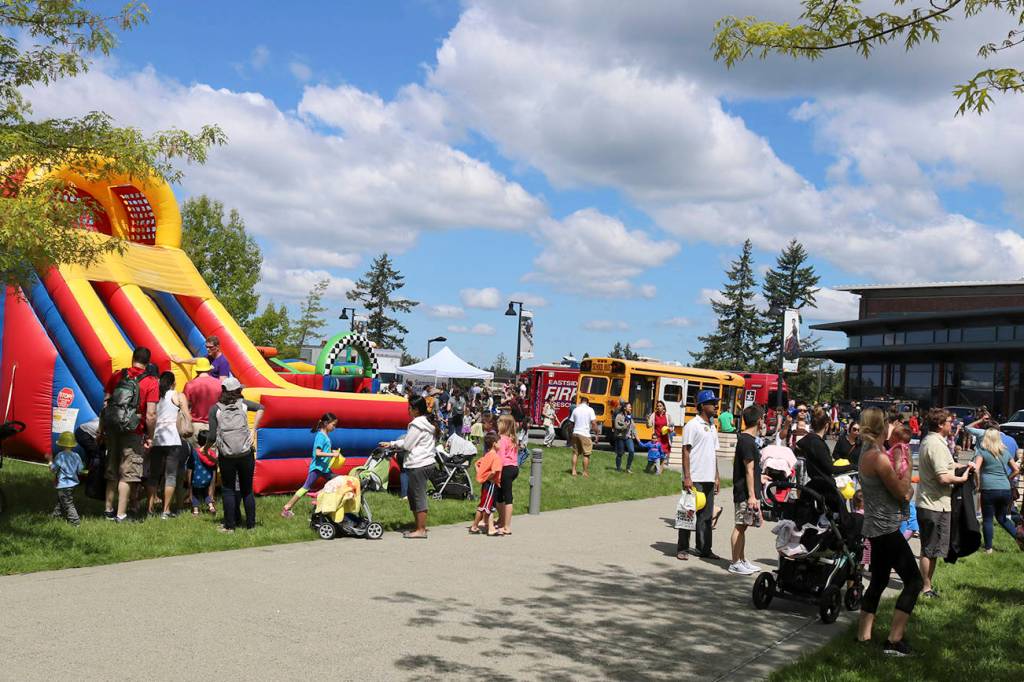 Thousands dig the rigs at Sammamish event