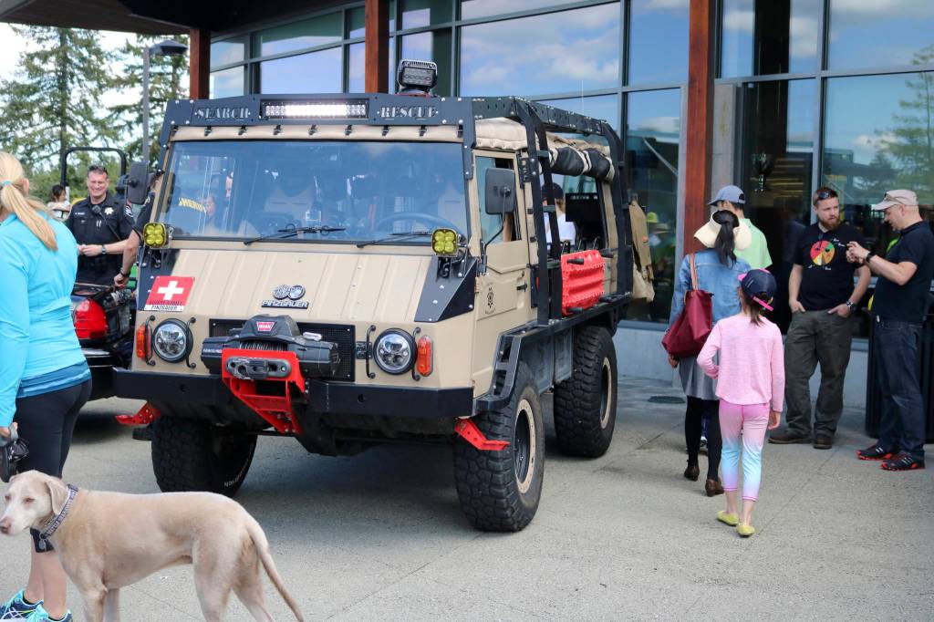 Thousands dig the rigs at Sammamish event