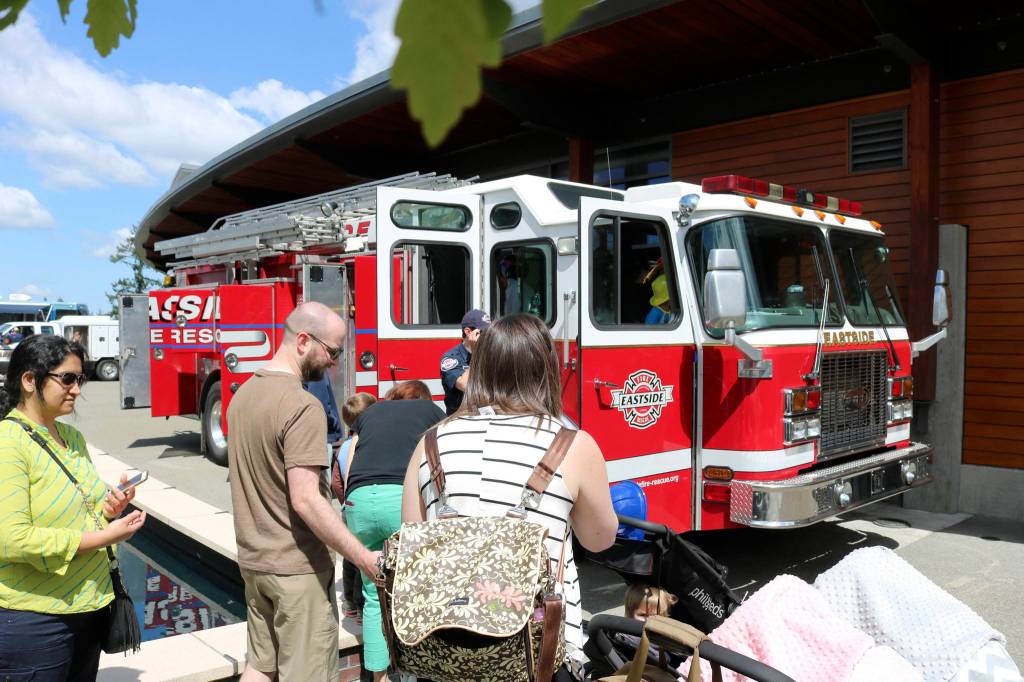 Thousands dig the rigs at Sammamish event