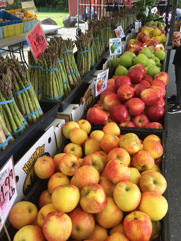 Issaquah Farmers Market abounds with fresh fare, fruit, flowers and more | Photos